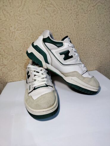 new balance 2002r бишкек: Продаются кроссовки NEW BALANCE Женские, осень, весна 550 модель белый