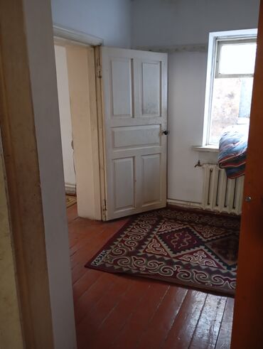 сколько стоит 3 комнатная квартира в бишкеке: 3 комнаты, 30 м², Косметический ремонт