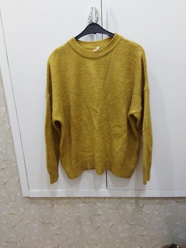 Koftalar, sviterlər: İsti triko sviterlər çox az geyinilib, her biri 7 azn — 3