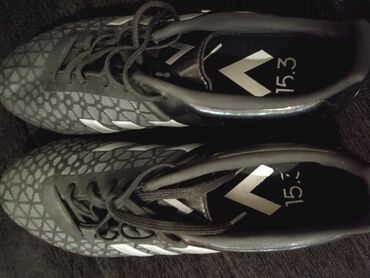 Football boots: Nove original Adidas 40