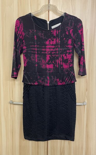 ярко розового цвета: Продаю платье в отличном состоянии, б/у размер M, ткань стрейч