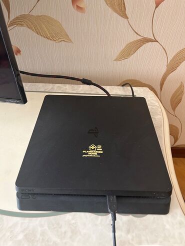 Boşqablar: Başlıq: PS4 Slim 1TB — Əla vəziyyətdə, oyunlarla + Call of Duty