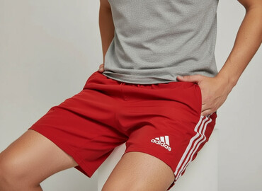 czerwone sandały h m: Adidas, Shorts for men, size M (EU 38)