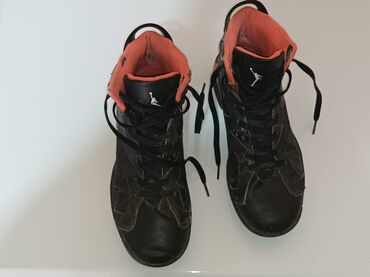 broj cipela 6: Trainers, Air Jordan, size - 41