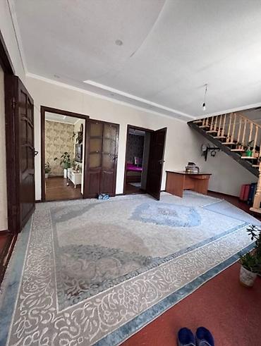 Продажа коттеджей и домов: 🏡 ПРОДАЁТСЯ МАНСАРДНЫЙ ДОМ 📍 Район: Ак-Ордо Ж/М 3 ✨ Характеристики — 1