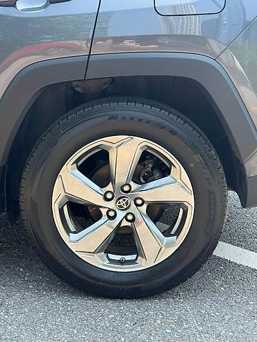 туп: Toyota RAV4: 2021 г., 2.5 л, Автомат, Гибрид, Кроссовер — 7