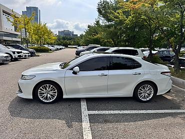 Toyota Camry: 2019 г., 2.5 л, Автомат, Бензин, Седан at lalafo.kg Toyota Camry: 2019 г., 2.5 л, Автомат, Бензин, Седан