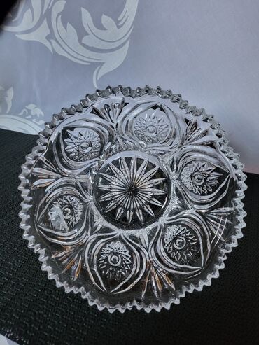 Činije: Cinija,bombonijera nova kristalna iz 70ih. Nova cinija,sve na njoj — 6