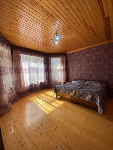 quba həyət evi: 4 otaqlı, 250 kv. m, Yeni təmirli