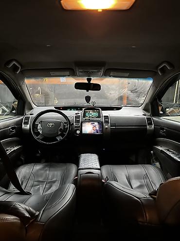 led panel: Toyota Prius (2-ci nəsil) hibrid hetçbek - Gümüşü/gri rəngli kuzov - — 5