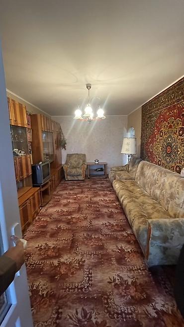 Просторная комната в классическом советском стиле. - Площадь