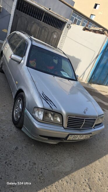 Mercedes-Benz: Mercedes-Benz 220: 2.2 l | 2000 il Van body type