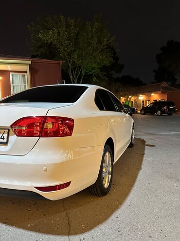 Volkswagen: Volkswagen Jetta: 0.2 l | 2012 il Sedan — 15