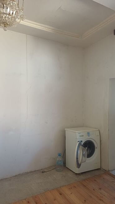 Yeni tikili: Avtazavodda 1ci küçədə ev satılır, 3 otaq, yolun qırağı, Qiymətdə — 10