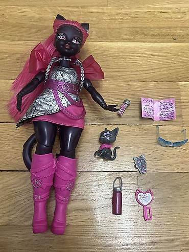 oyuncaq dolabı: Монстер хай в отличном состоянии Monster High temalı pişik-qız kuklası — 1