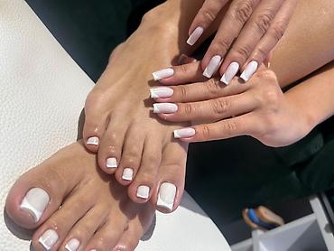 ev dizayni: Naida Nails – “Gözəllik əllərinizdə” Xidmətlər: - Klassik və aparat — 8