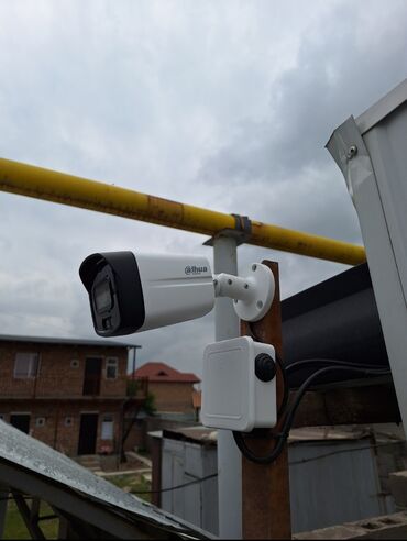 Видеонаблюдение: Белая цилиндрическая IP-камера Hikvision с кронштейном — 7