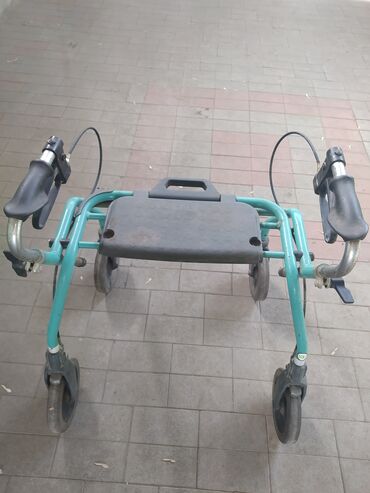 инвалидный коляска бу: Продаем ходунки на колесах,бу в отличном состоянии.Расчитаны для людей