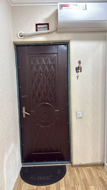 Bunker qapıları: Bu, mənzillər üçün nəzərdə tutulmuş möhkəm giriş qapısıdır. Qəhvəyi