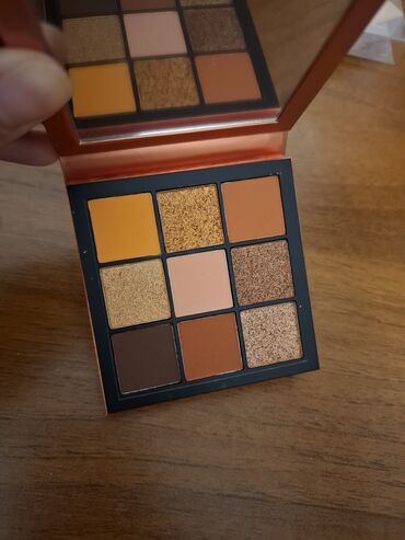 Göz üçün kosmetika: Göz kölgələri, Huda Beauty, Yeni, Ünvandan götürmə