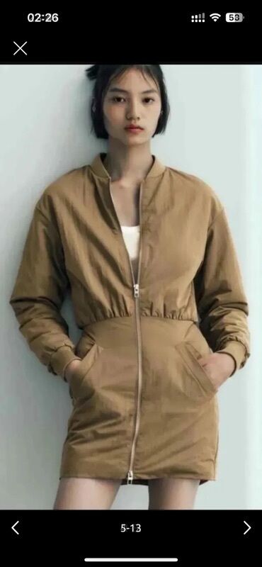 Çöl bitkiləri: Zara markalı devetüyü rəngli, uzunqol mini bomber don. Ön hissədən
