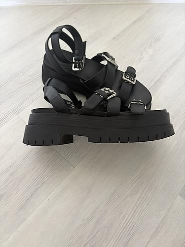 Basanoşka və səndəllər: Bershka, Ölçü: 39, rəng - Qara, İşlənmiş — 2