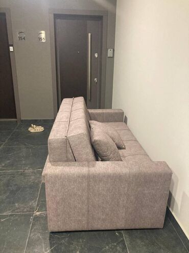 Divan və masa dəstləri: Divan çarpayı: heç istifadə olunmayıb. ucuz qiymete satilir