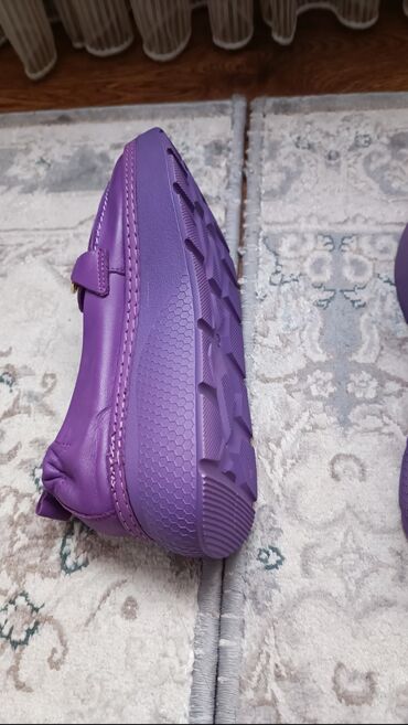 серые мужские мокасины: Лоферы, 36, AURA SHOES, Новый, цвет - Фиолетовый, Самовывоз