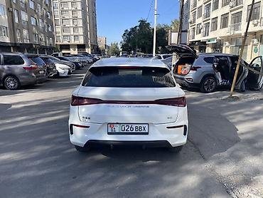е 2 машина: BYD E2: 2022 г., Электромобиль, Хэтчбэк — 3