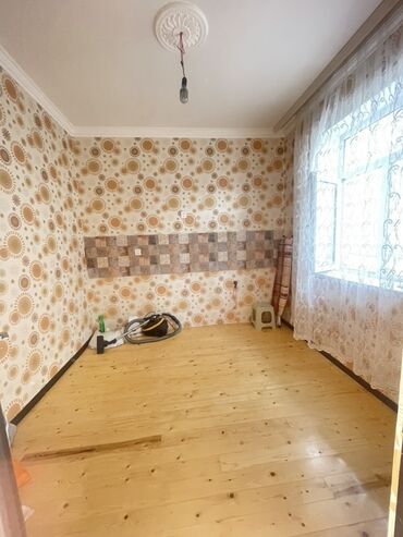 Köhnə tikili: 3 otaqlı mənzil – işıqlı və rahat planlaşdırma - Geniş otaqlar: 3