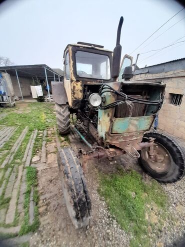 volkswagen golf ii: Biryerde satlr lapet Traktor iwlek veziyyetdedi qabaq tekerleri demek