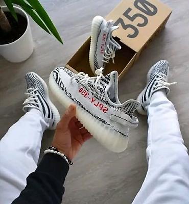 Patike: Yezzy
Cena: 4000din
Brojevi: 36-46
PS✨ — 1
