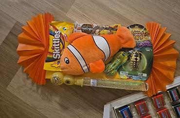 happy meal oyuncaglar: Uşaq üçün hədiyyə dəsti – parlaq narıncı temalı Dəstin tərkibi: - — 1