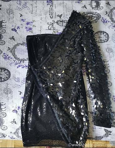 bata torba: Ženska elegantna haljina sa šljokicama, crna. Mini kroj, pripijena — 1