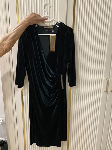 бархатное вечернее платье: Вечернее платье, Классическое, Длинная модель, С рукавами, Камни, 4XL (EU 48), 5XL (EU 50)