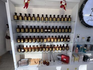 Sifarişlə ətir vitrinləri: Şüşə — 1