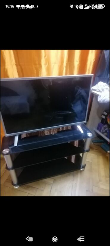 Bicikli za odrasle: TV sto ili polica staklena neostecena kao nova je
 Mirjevo — 15