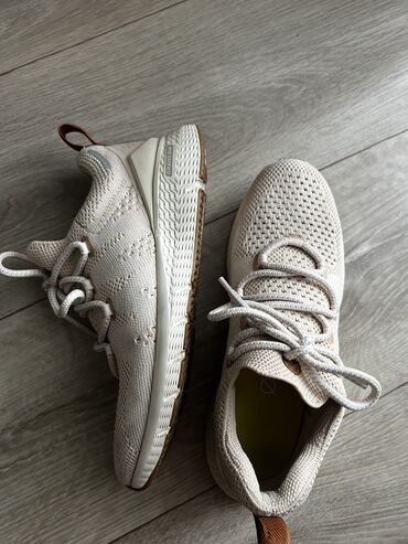 Кроссовки и спортивная обувь: Бежевые кроссовки Cole Haan Zerøgrand. Состояние идеальное. Верх