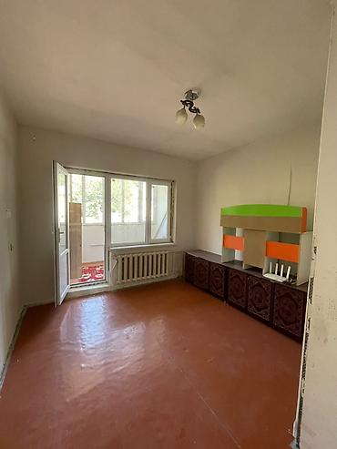 квартира в киркомстроме: 3 комнаты, 60 м², 105 серия, 5 этаж, Старый ремонт — 1