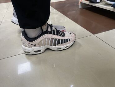 Кроссовки и спортивная обувь: Мужские кроссовки, 41, Nike, Б/у, цвет - Белый, Самовывоз