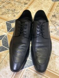barya ayakkabı: Klassik kisi ayaqqabisi satilir, az geyinilib razmer boyuk oldugu ucun