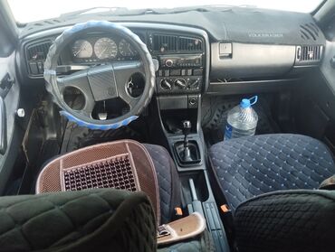 Volkswagen: Volkswagen Passat: 1990 г., 1.8 л, Механика, Бензин, Седан