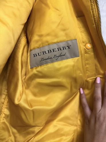 bomber kurtka: Burberry bomber gödəkçə – parlaq sarı rəngdə. Xüsusiyyətlər: - Brend — 3