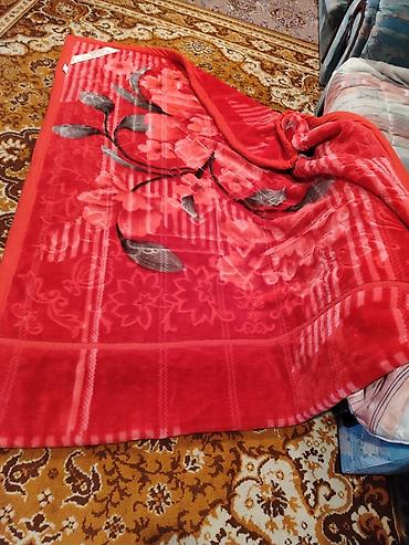 bed sheets: Плед плотный теплый 220х190. В отличном состоянии. Постиран. Район — 4