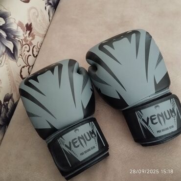 Əlcəklər: Venum boks əlcəkləri – 12 OZ təzə kimidi az işlənib cırığı zadı yoxdu — 6