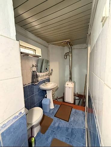 Продажа коттеджей и домов: 🏡 Продаётся просторный дом 📍 Район Ош базар Срочная продажа! • 🛏 — 8