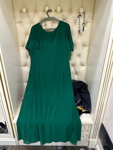 Ziyafət donları: Paltarların hər biri ideal veziyyetdedi 1-2 defe qeyinilib. Qiymət — 8