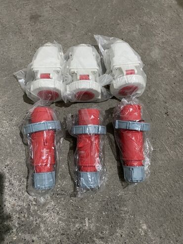 заглушки для розеток: Sənaye tipli CEE/IEC 3 fazalı güc konnektorları və rozetkalar dəsti