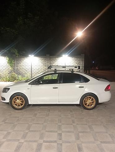 6 2: Volkswagen Polo: 2012 г., 1.6 л, Механика, Газ, Седан — 4