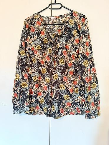 Bluze: Zenske bluze – elegantne i udobne, idealne za posao i svečane prilike — 9